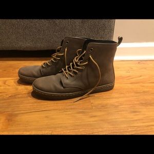 Dr Martens Leyton Boot